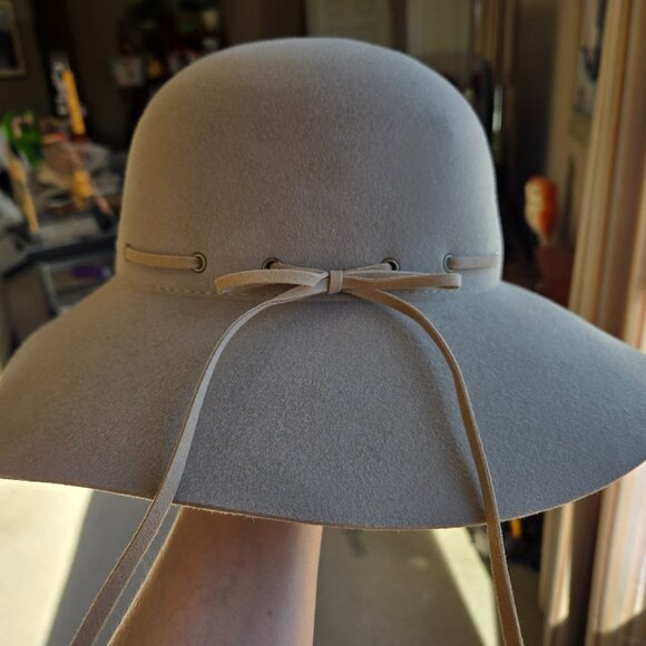 NWT Bruno Magli Wool Hat with Leather Trim - Picture 8 of 8